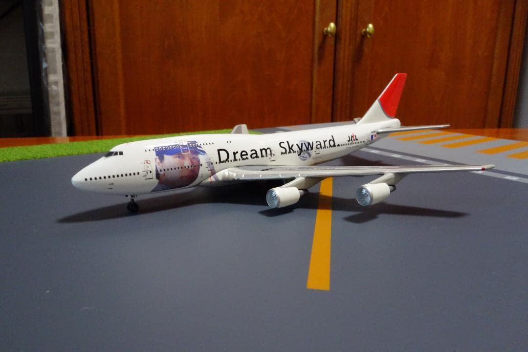 Amazon.co.jp: JAL 松井秀喜 Dream Skyward JA8907 B747-400 : おもちゃ